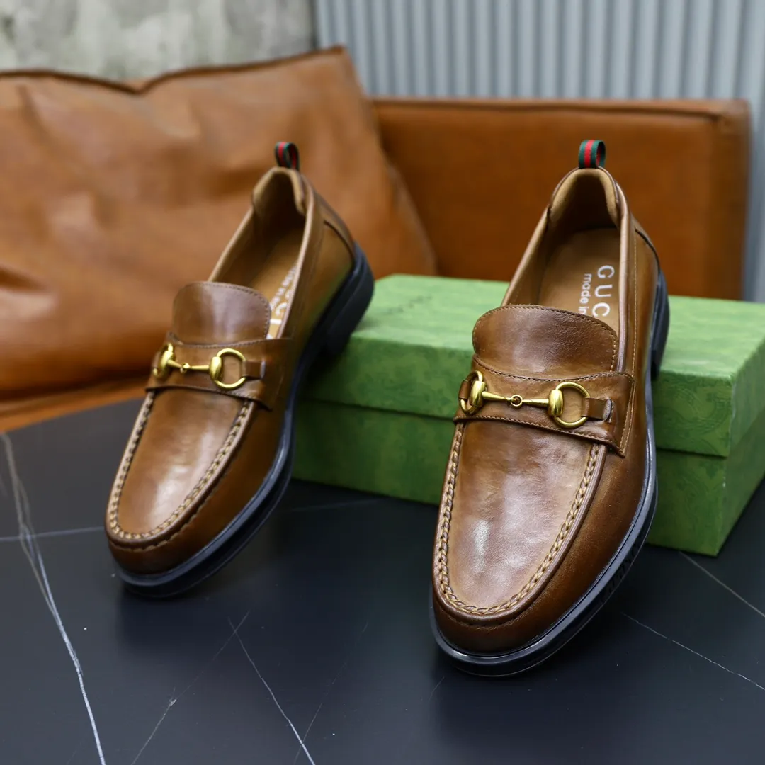 Men's shoes: 250🙅‍♂️🙅‍♂️🙅‍♂️Niuli Brand: GUCCI Size: 38-44 (45 can be customized) Level: Counter classic Material: Original soft cowhide upper Comfortable cowhide lining Original lightweight outsole Style category: Business casual footwear Driving leather shoes Color: Actual picture color